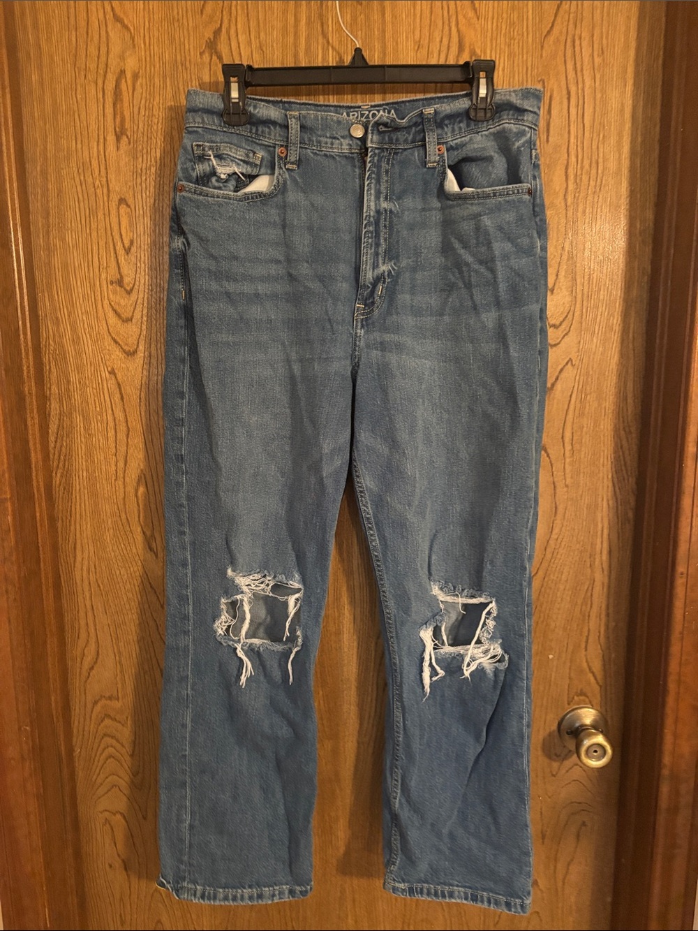 Arizona Jean Company Women’s Light Blue Distressed Straight Jeans